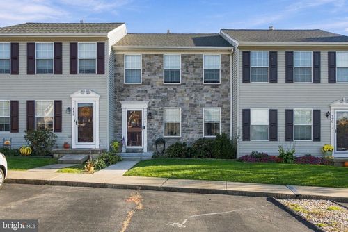 380 Charles Cir, York, PA, 17406-8092 | Card Image