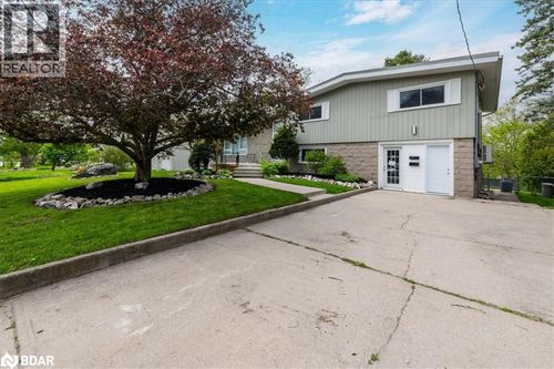 46 Eugenia St, Barrie, ON, L4M1P8 | Card Image