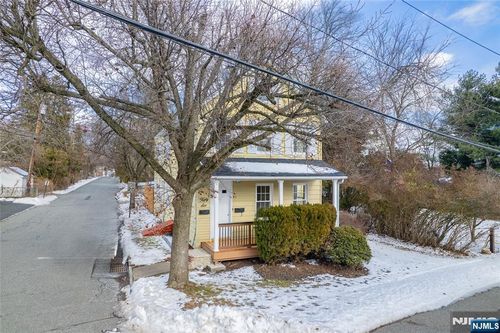 56 Pine St, Verona, NJ, 07044-1349 | Card Image