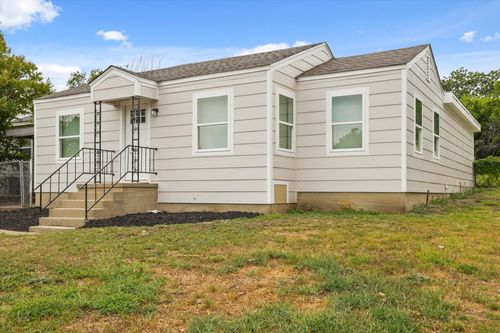 1805 Melba Ct, River Oaks, TX, 76114-2182 | Card Image