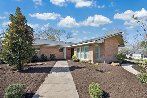 523 E Obryant St, Bellville, TX, 77418-2322 | Card Image