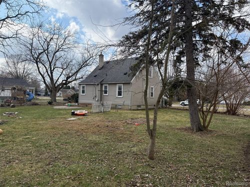 1642 Gilman St, Garden City, MI, 48135-3076 | Card Image