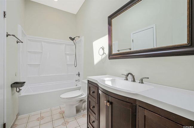 Unit 8 Full Bathroom w/ Skylight | Image 25