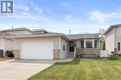 453 Stark Way Se, Medicine Hat, AB, T1B4N1 | Card Image