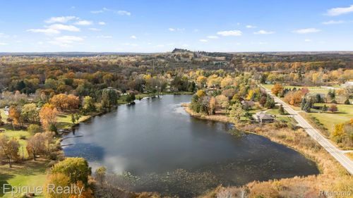 1365 Thistleridge Dr, Holly, MI, 48442-9605 | Card Image