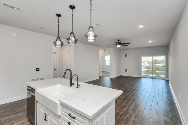 APT-3405 - 6804 Westview Dr, Condo with 2 bedrooms, 2 bathrooms and 1 parking in Houston TX | Image 4