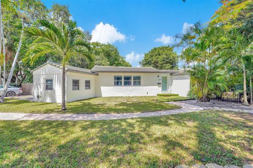 15 Ne 95th St, Miami Shores, FL, 33138-2706 | Card Image