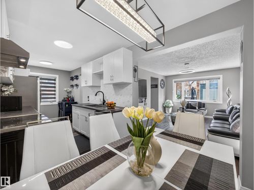 18F Callingwood Crt Nw, Edmonton, AB, T5T0H5 | Card Image