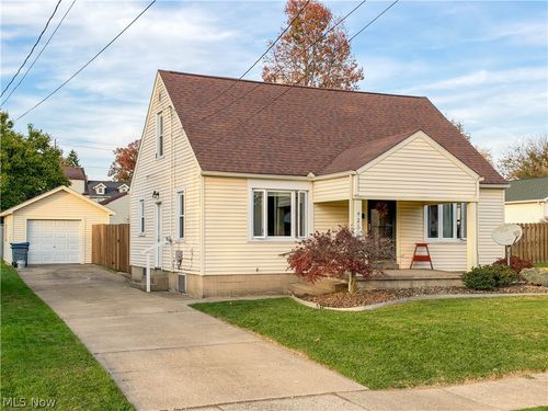 426 Joan Ave, Girard, OH, 44420-2715 | Card Image