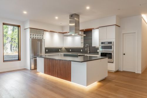 2 Woodside Meadow Road, Kittery, ME, 03905 | Card Image