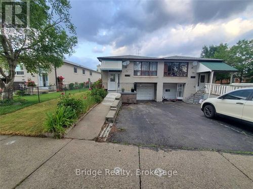 7075 Magic Crt, Mississauga, ON, L4T3A2 | Card Image