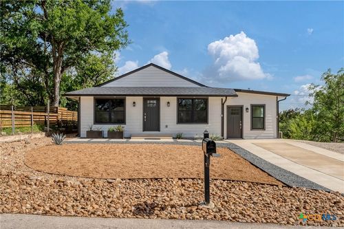 594 E South St, New Braunfels, TX, 78130-4256 | Card Image