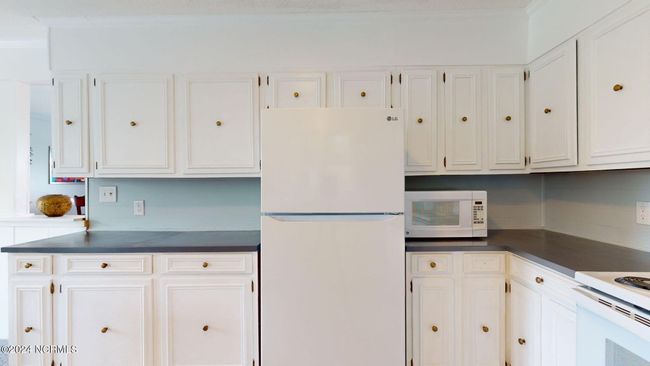 109 Yaupon Dr, Home with 2 bedrooms, 1 bathrooms and null parking in Emerald Isle NC | Image 14