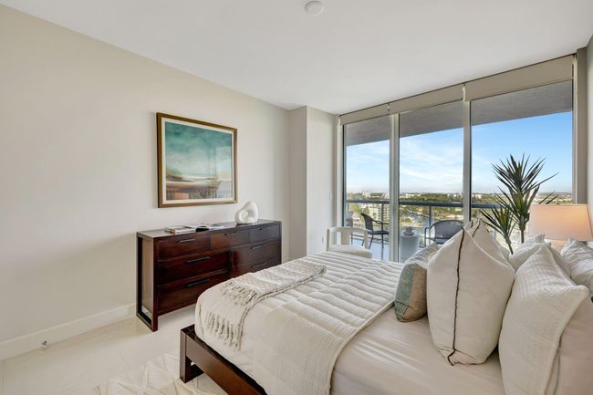 APT-908 - 1 N Ocean Blvd, Condo with 3 bedrooms, 2 bathrooms and null parking in Pompano Beach FL | Image 25
