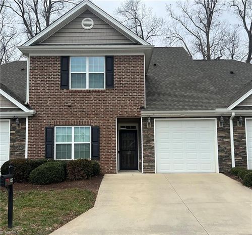 127 Chestnut Bend Dr, Greensboro, NC, 27406-9818 | Card Image