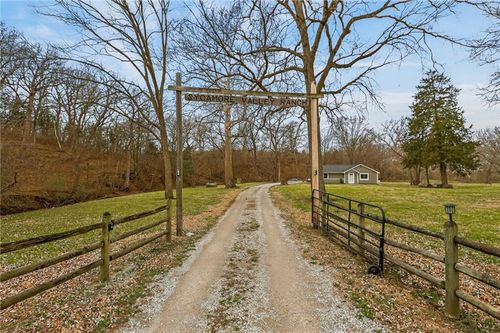 13410 Mount Olivet Rd, Smithville, MO, 64089-8935 | Card Image