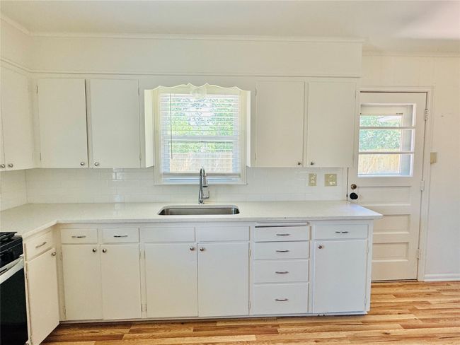 1015 W Sycamore St, House other with 3 bedrooms, 2 bathrooms and null parking in Sherman TX | Image 14