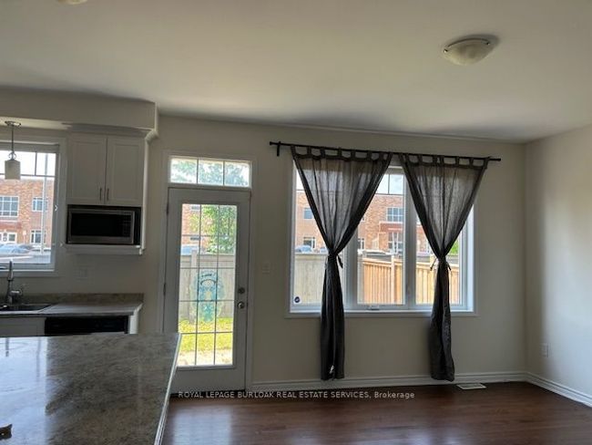 1292 Leger Way, House other with 3 bedrooms, 3 bathrooms and 1 parking in Milton ON | Image 8