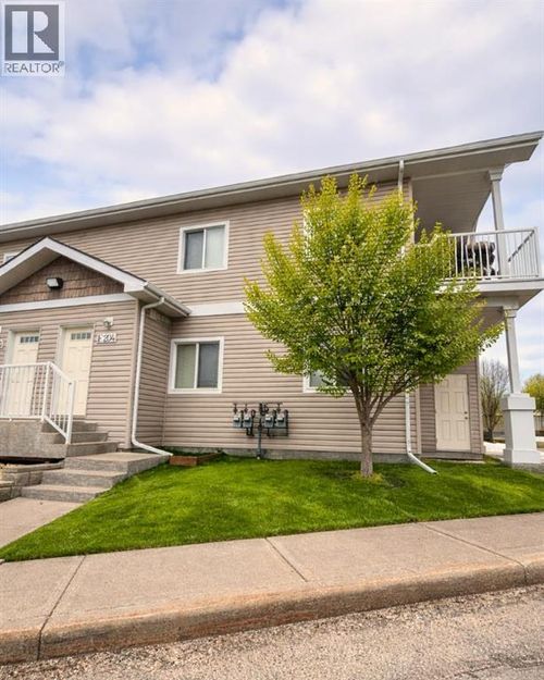 8640 103 Ave, Grande Prairie, AB, T8X0C3 | Card Image