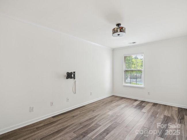 The loft is Bright and open. | Image 15