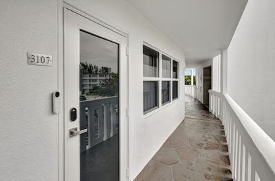 3107 - 3107 Cambridge E, Condo with 1 bedrooms, 1 bathrooms and null parking in Deerfield Beach FL | Image 1