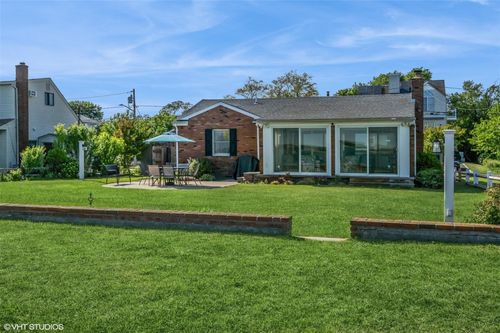 31 Dunlookin Ln, S Jamesport, NY, 11970-2003 | Card Image
