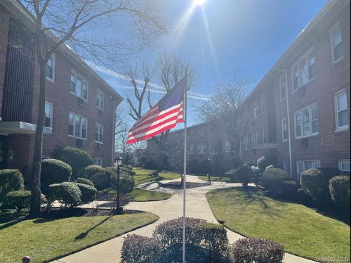 apt-f25-61 Maine Ave, Rockville Centre, NY, 11570-3668 | Card Image