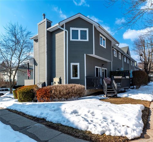 97 Village Grn, Bardonia, NY, 10954-2040 | Card Image