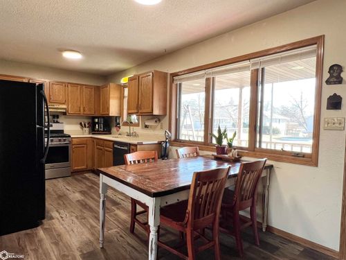 716 S 5th Ave E, Newton, IA, 50208-4864 | Card Image