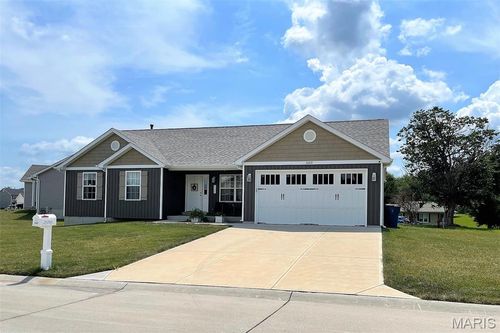 1102 Stone Henge Ct, Pevely, MO, 63070-3212 | Card Image