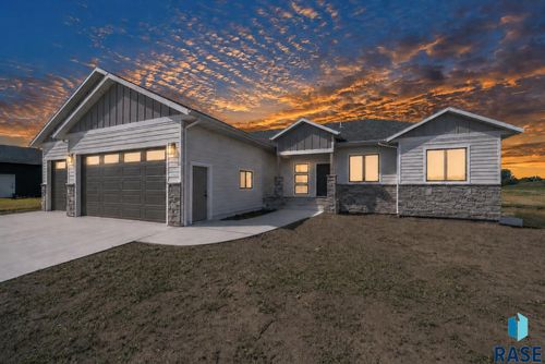 408 E 11th St Street, Crooks, SD, 57020 | Card Image