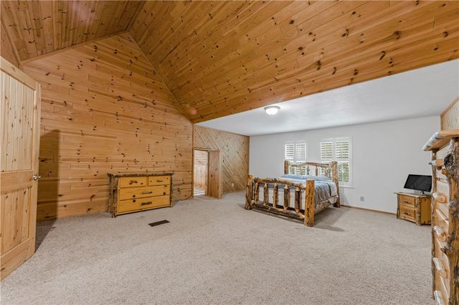 upstairs primary suite | Image 17
