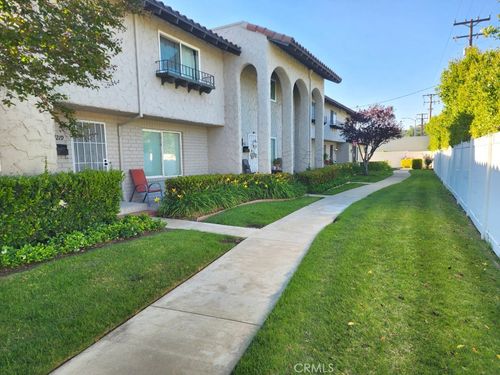 24223 La Glorita Cir, Newhall, CA, 91321-2303 | Card Image