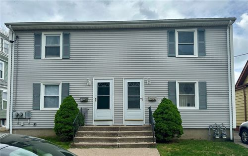 82 Maynard St, Pawtucket, RI, 02860-4218 | Card Image