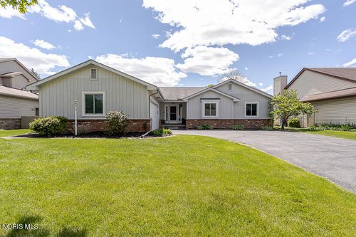 556 Thackeray Rd, Maumee, OH, 43537-2359 | Card Image