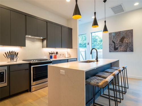a-1811 Willow St, Austin, TX, 78702-4409 | Card Image