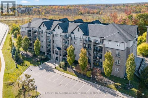 212-42 Ferndale Dr S, Barrie, ON, L4N2M5 | Card Image
