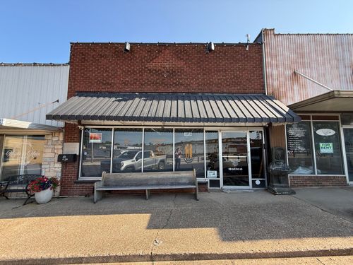 121 W 2nd St, Mountain Grove, MO, 65711-1644 | Card Image