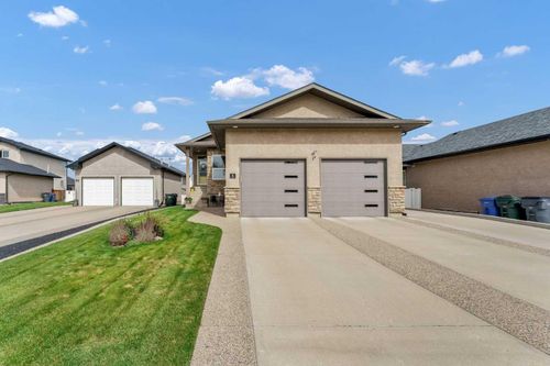 8 Sundance Close Sw, Medicine Hat, AB, T1B4V5 | Card Image