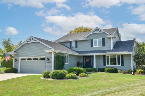 1557481 Pebble Ct, Menomonee Falls, WI, 53051-4581 | Card Image