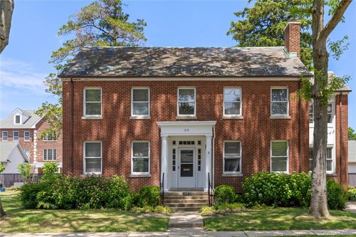 315 Ellington Ave E, Garden City, NY, 11530-4897 | Card Image