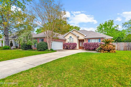 2032 Englewood Dr, Biloxi, MS, 39532-4120 | Card Image
