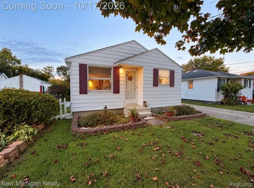 2225 E Williamson St, Burton, MI, 48529-2447 | Card Image