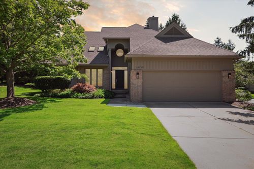 38215 French Pond, Farmington Hills, MI, 48331-2958 | Card Image