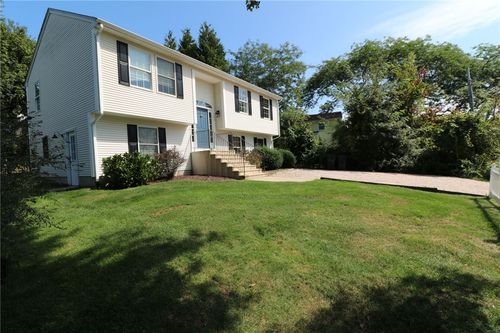 22 Fairway Dr, Narragansett, RI, 02882-1420 | Card Image