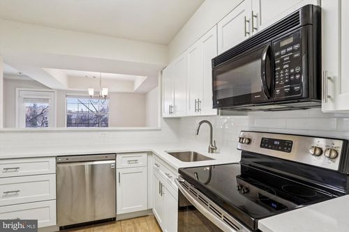 apt-210-5708 Chapman Mill Dr, ROCKVILLE, MD, 20852-5541 | Card Image