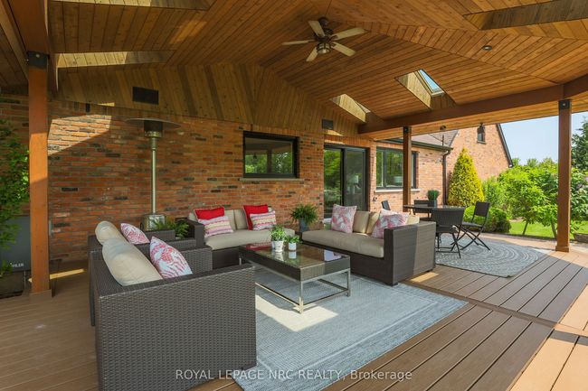 2021 Victoria Ave, Home with 5 bedrooms, 4 bathrooms and 50 parking in Pelham ON | Image 30