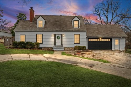 9616 Holmes Rd, Kansas City, MO, 64131-3021 | Card Image