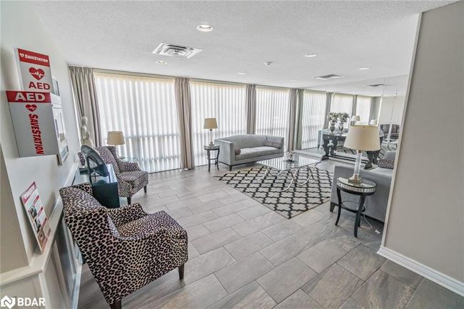 602 - 20 Mcfarlane Dr, House attached with 2 bedrooms, 1 bathrooms and 1 parking in Halton Hills ON | Image 4