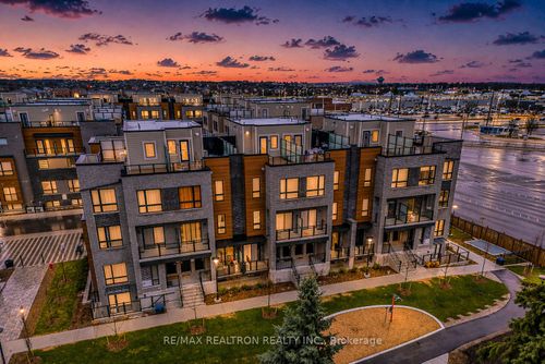 6-22 Lytham Green Cir, Newmarket, ON, L3Y0C7 | Card Image